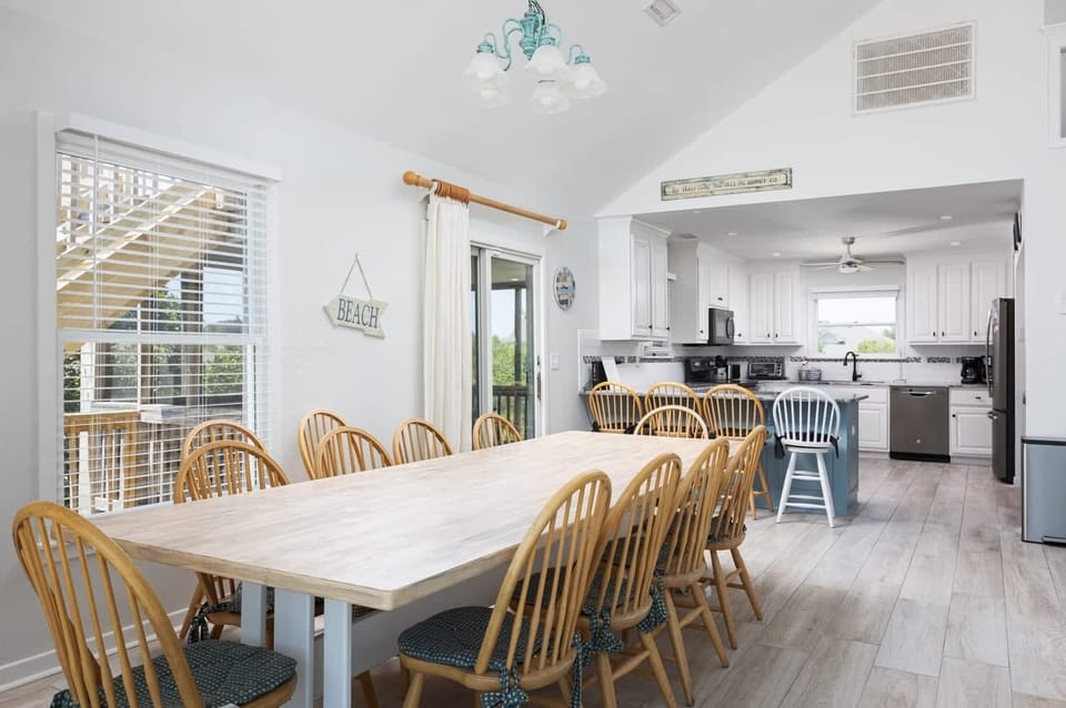 Dining Area (Seats 10)