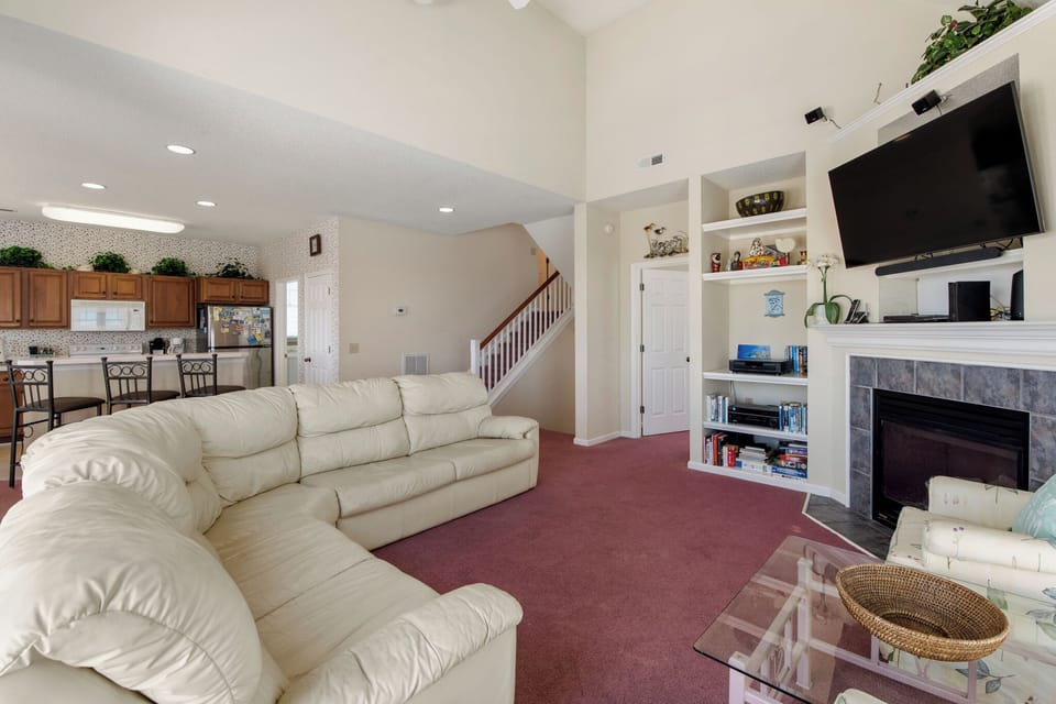 BP102: Skippers Landing | Mid Level Living Area