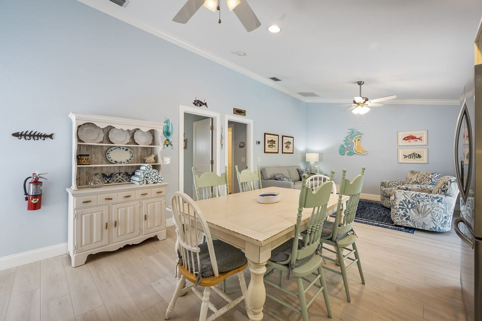 Dining area for 6