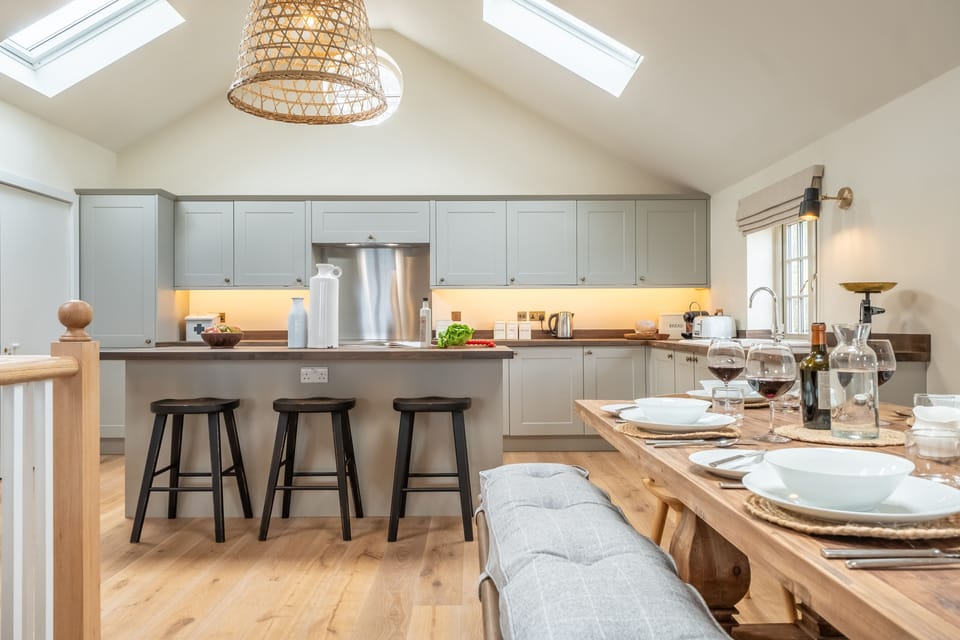 Garden Cottage, Brancaster: Dining area and kitchen