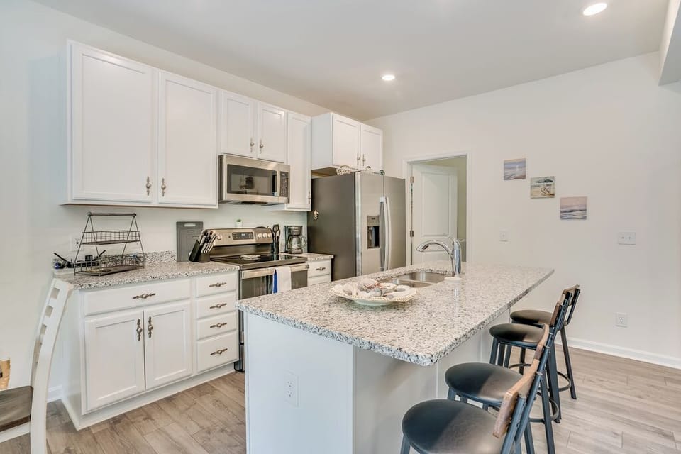 Grab a quick bite at the Breakfast Bar before hitting the Beach or Pools.