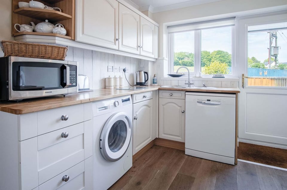 Clover Cottage - 2 Bedroom Cottage - Begelly (21055)