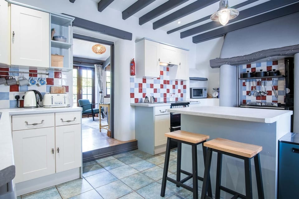 Tregoyr - 3 Bedroom Holiday Home - St. Florence (20237)