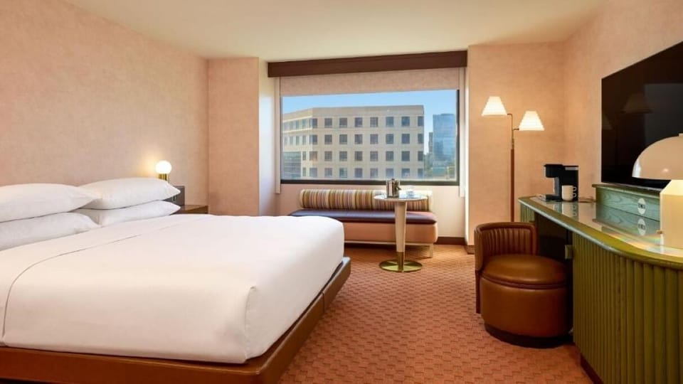 Unit with 1 King bed