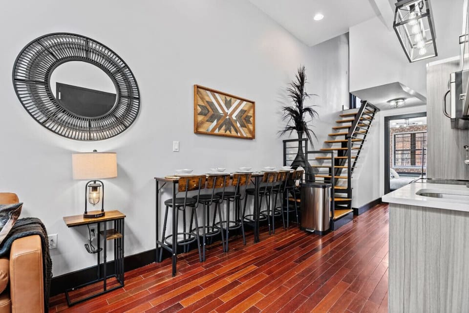This communal dining bar is perfect for romantic dinners or lively family gatherings over great food and conversation.