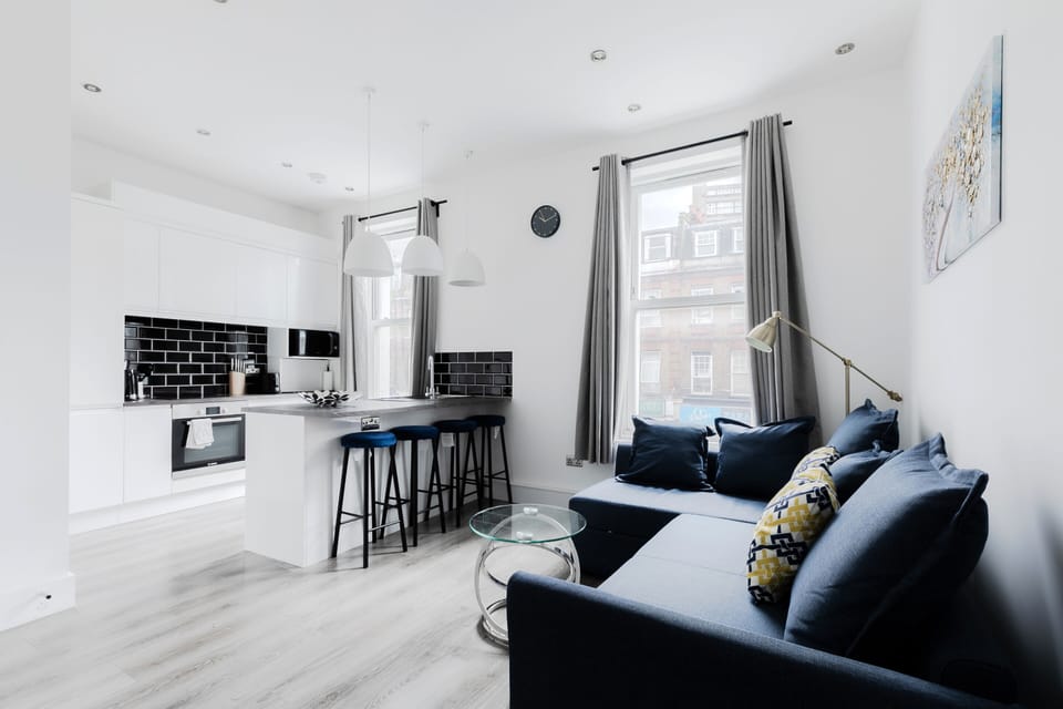Living Room / Lounge