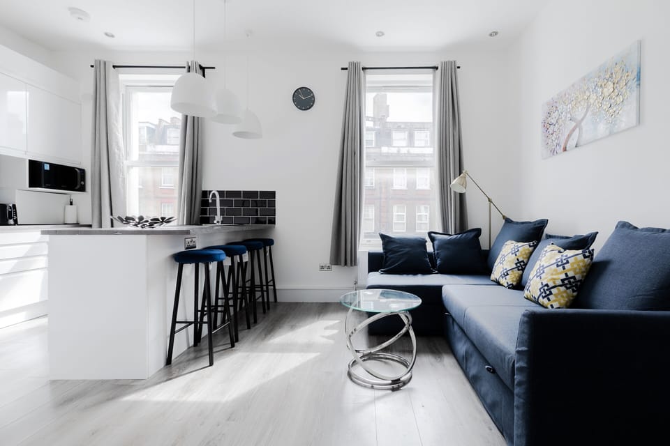 Living Room / Lounge