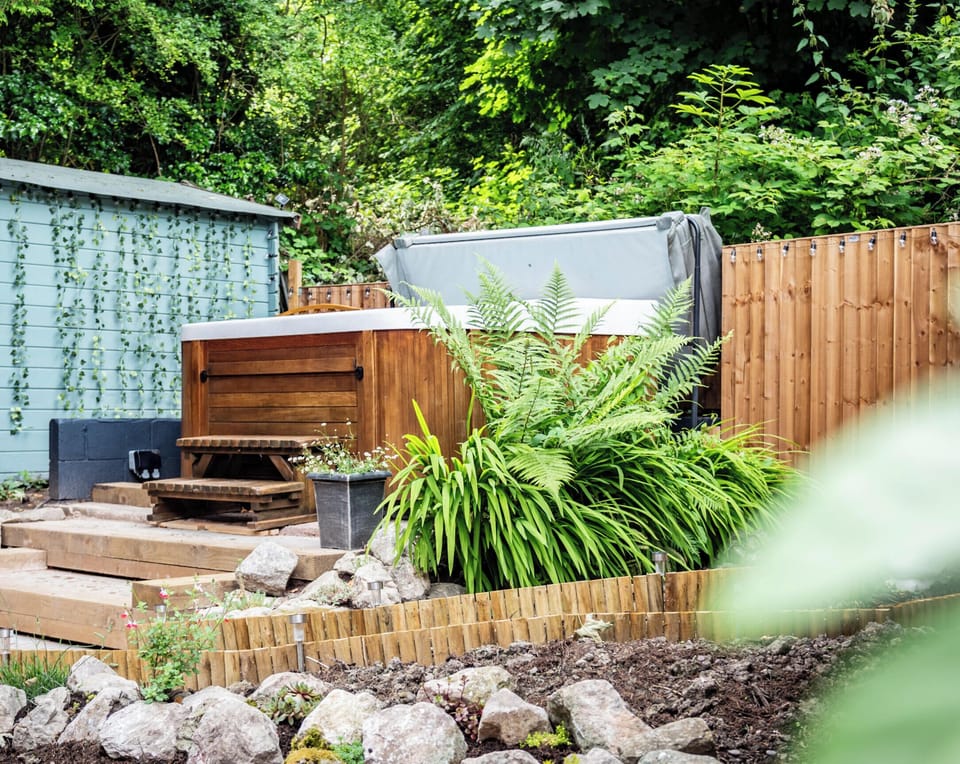 Hot Tub / whirlpool bath (Outdoor)