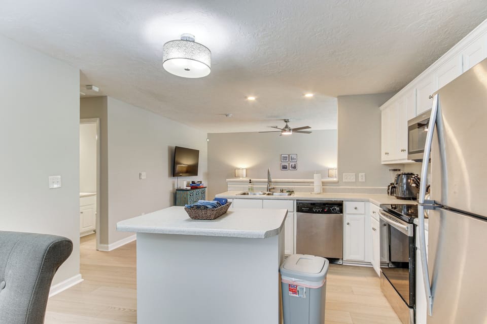 Kitchen | Keurig Coffee Maker | Toaster | Cooking Basics