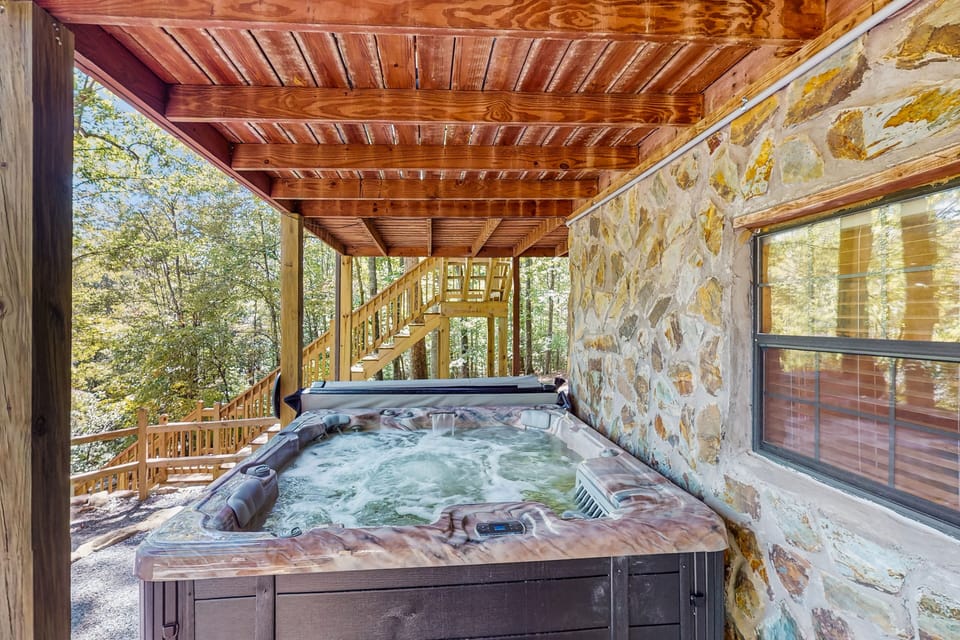 Outdoor spa tub