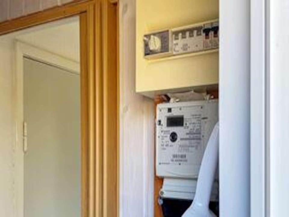 Electricity meter cabinet
