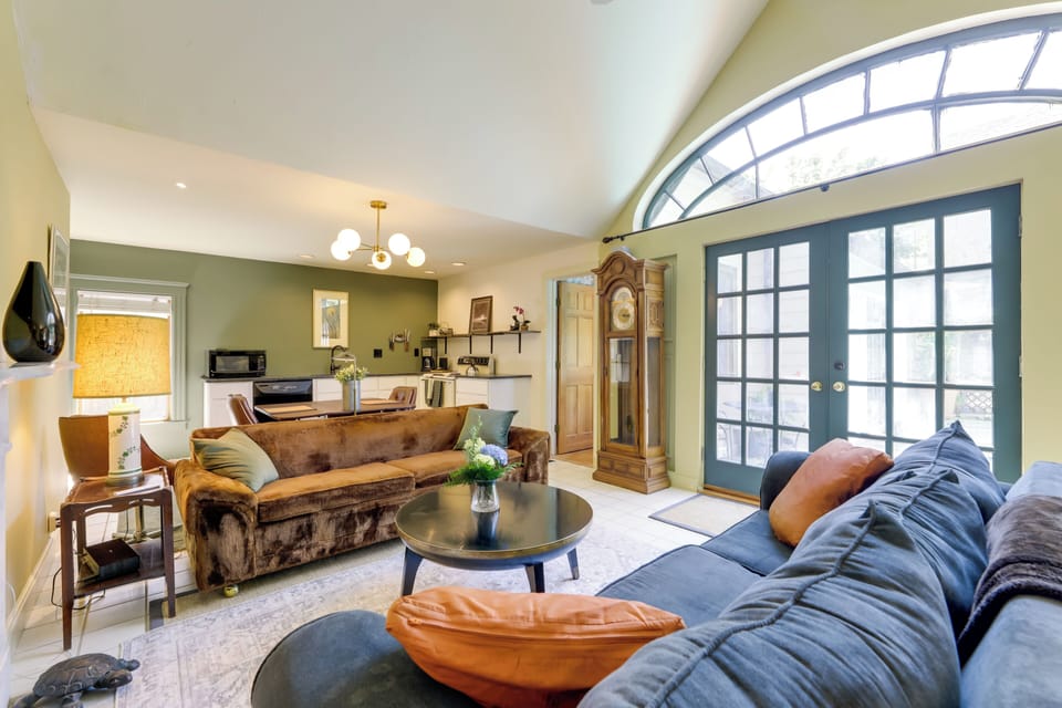 Interior | Open Floor Plan | Free WiFi