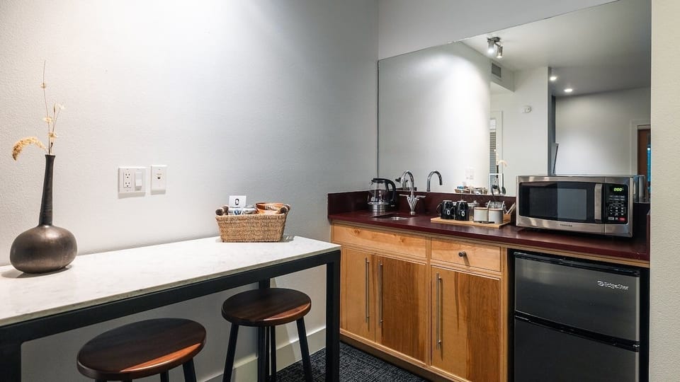 Start mornings with easy snacks from the convenient kitchenette.