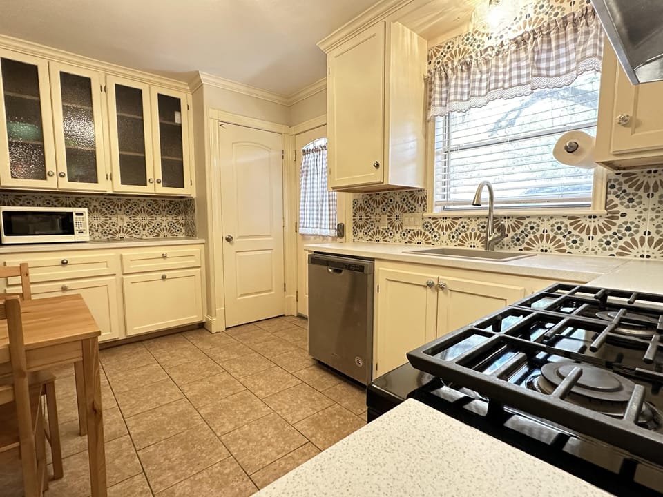 Full Kitchen