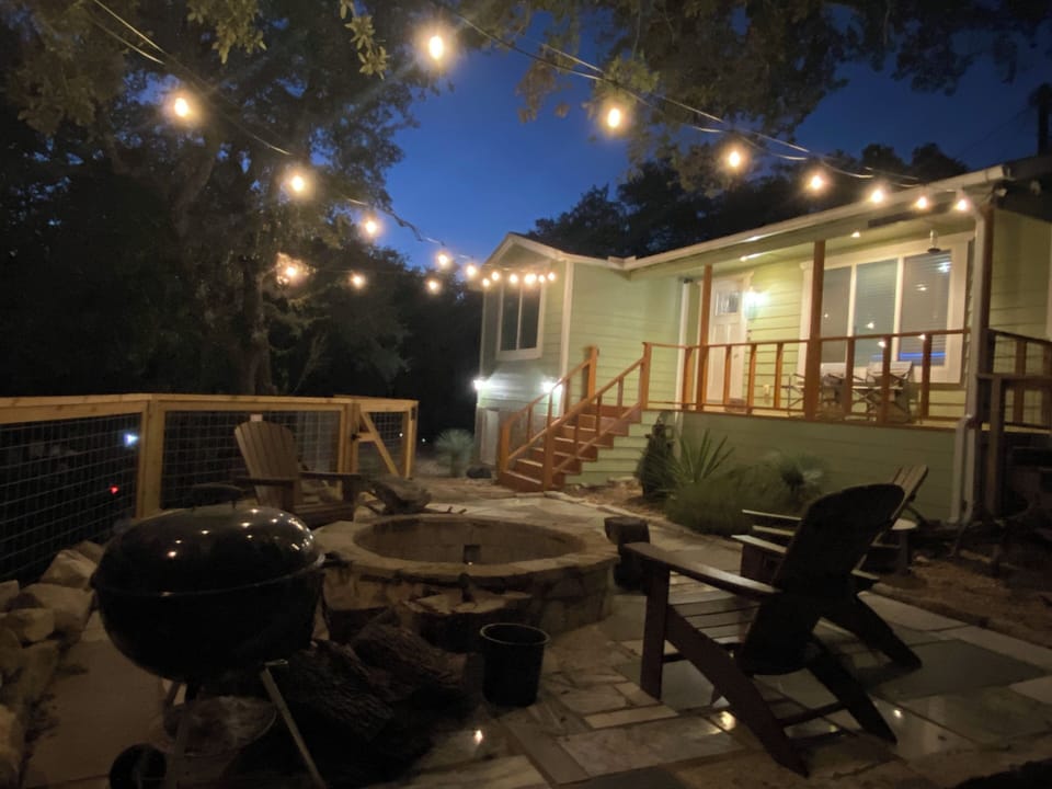 Great patio with fire pit & star views.