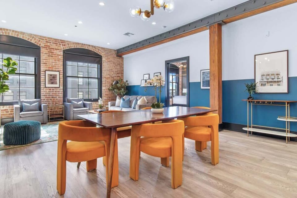 Enjoy meals together at your in-suite dining table with seating for your group. Whether it’s takeout, delivery, or a home-cooked meal, this cozy dining area makes every stay at 888 Baronne feel like home in New Orleans.