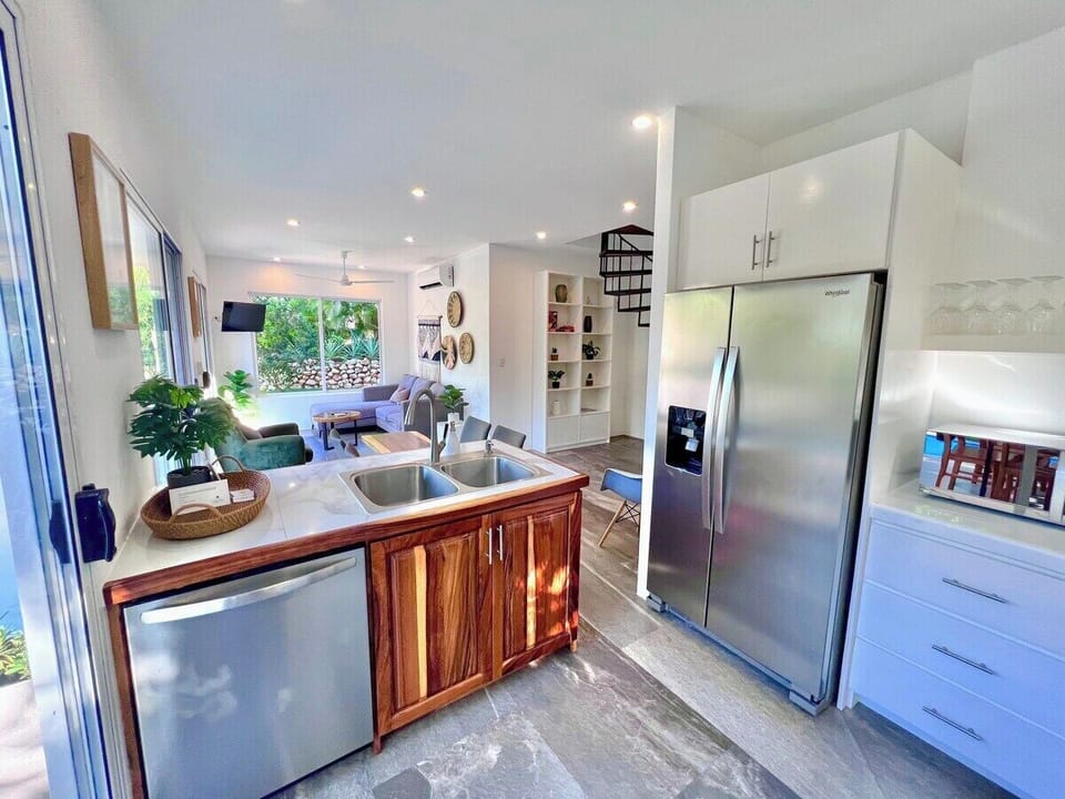 3 Villas in Lush Jungle near Beach -7 Bd, 7.5 Ba (1953)