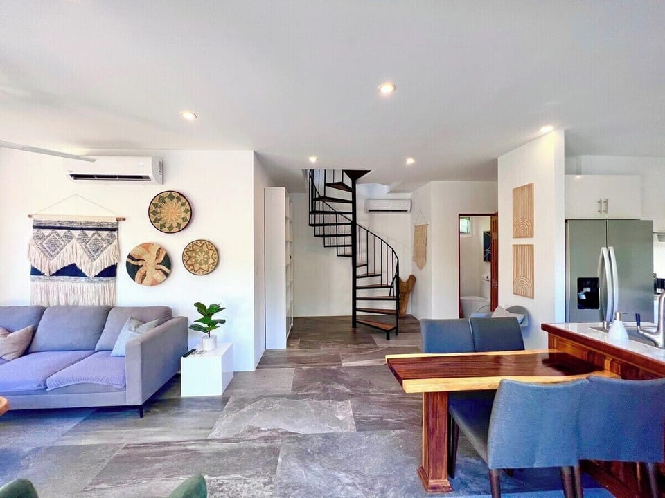 3 Villas in Lush Jungle near Beach -7 Bd, 7.5 Ba (1954)