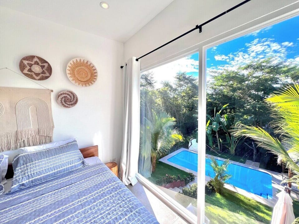 3 Villas in Lush Jungle near Beach -7 Bd, 7.5 Ba (1948)
