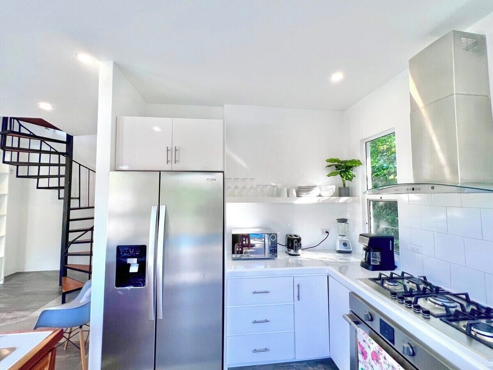 3 Villas in Lush Jungle near Beach -7 Bd, 7.5 Ba (1957)