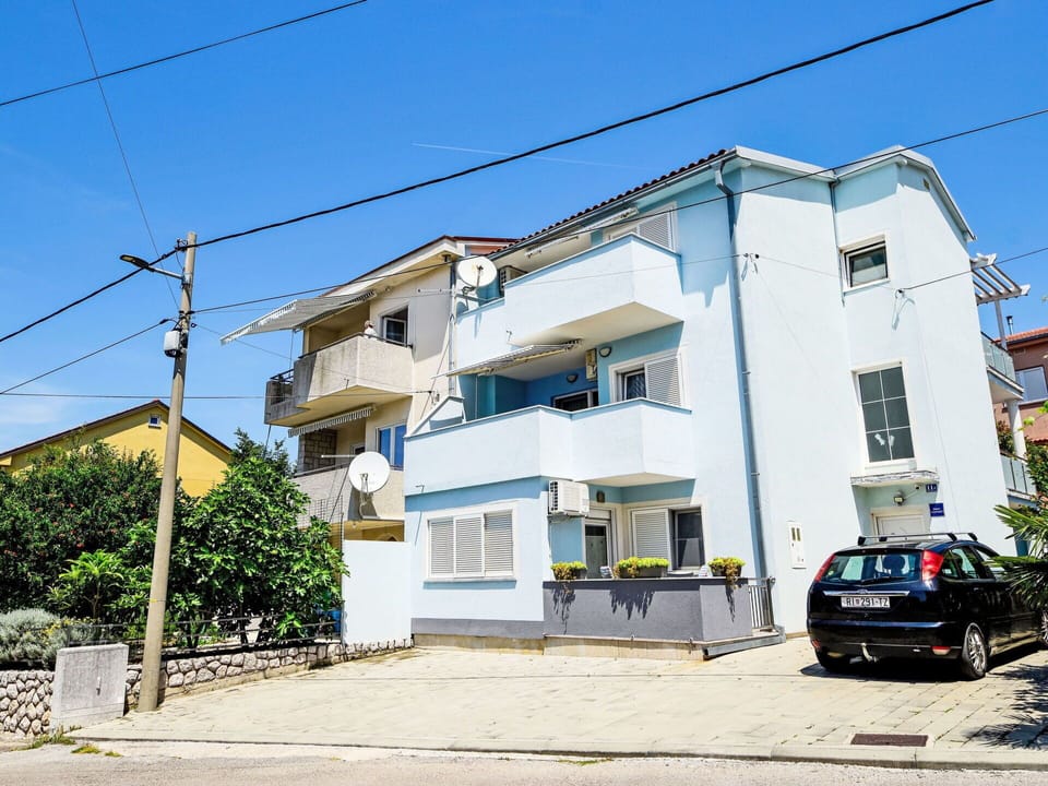 Sky, Building, Plant, Vehicle, Window, Car, Electricity, Slope
