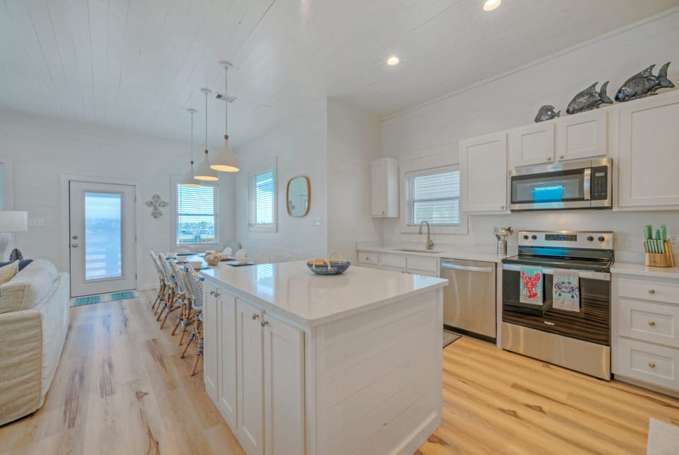 Fully equipped kitchen.