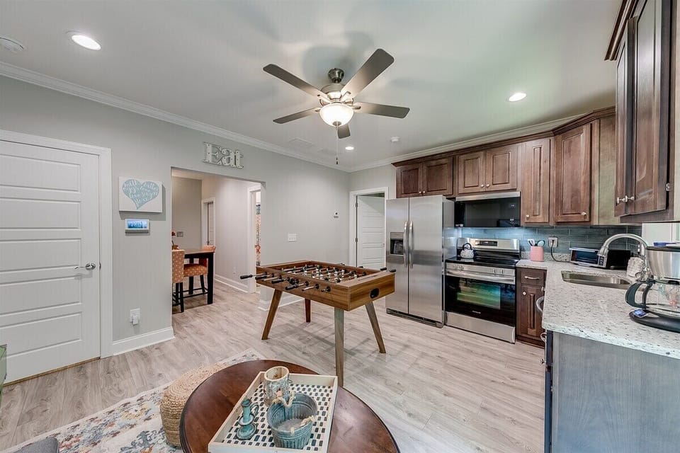 Game room/Kitchenette