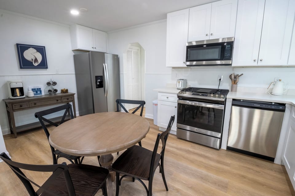 Unit 1 | Kitchen | Dining