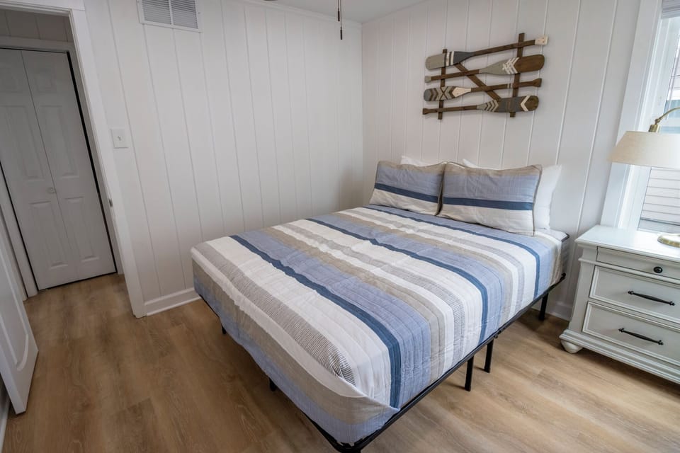 Unit 3 | Bedroom 1 | Queen