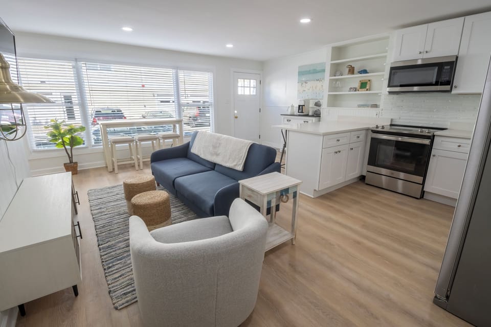 Unit 1 | Living Room | Kitchen | Dining