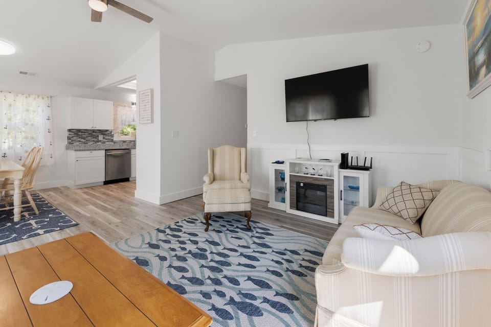 CH97: Blue Harbour Haven | Top Level Living Area