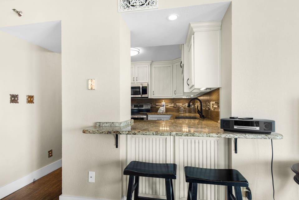 Eat-in bar seating