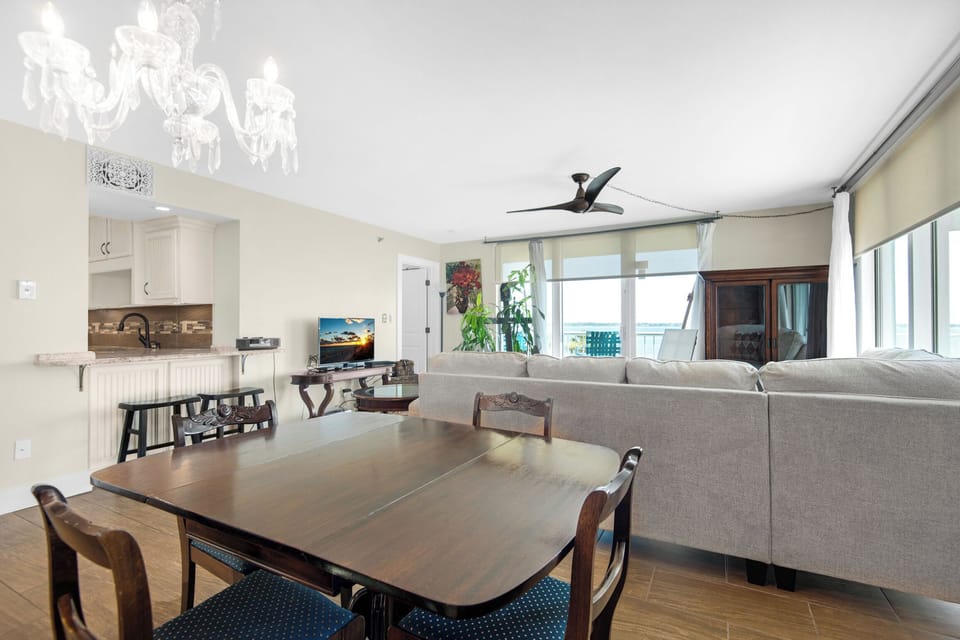 Dining to living room