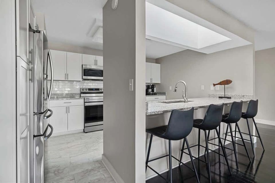 From breakfast at the bar to dinner delights, this space is the heart of the home.