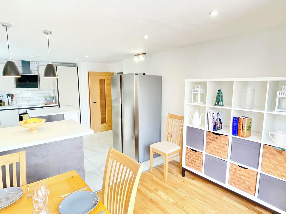 Kitchen - Open Plan with Dining Area