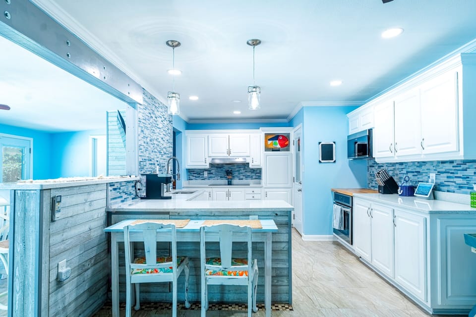 Well Stocked Large Kitchen/ Stainless Steel Appliances/ Keurig Coffee Maker