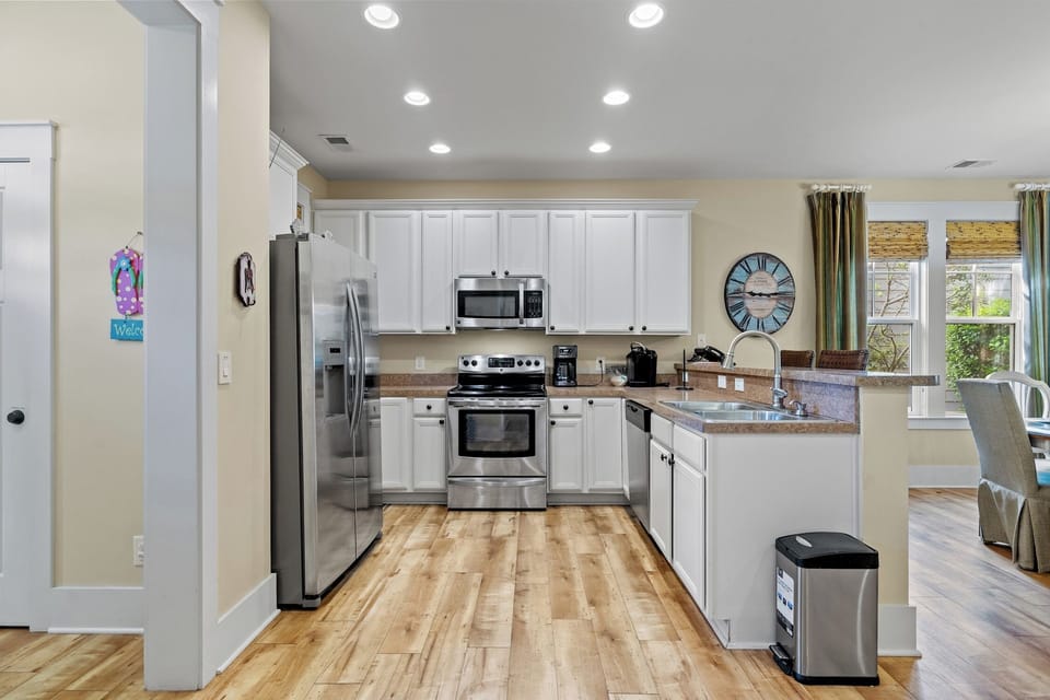 All modern appliances to make meal preparation a breeze.