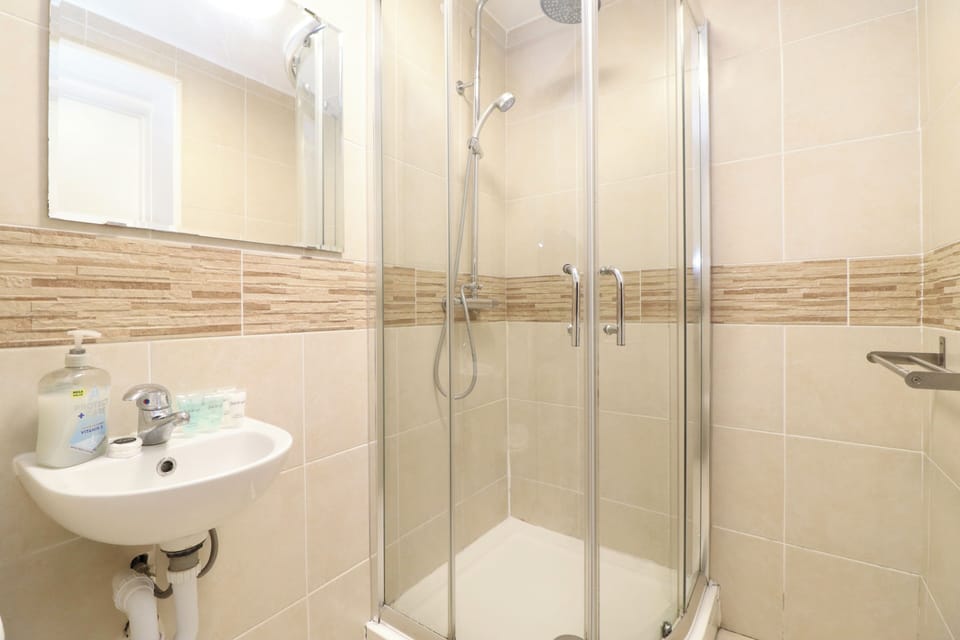 Room 12 shower