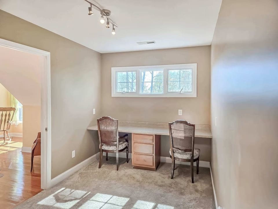 Office nook area