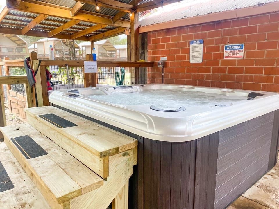 Outdoor spa tub