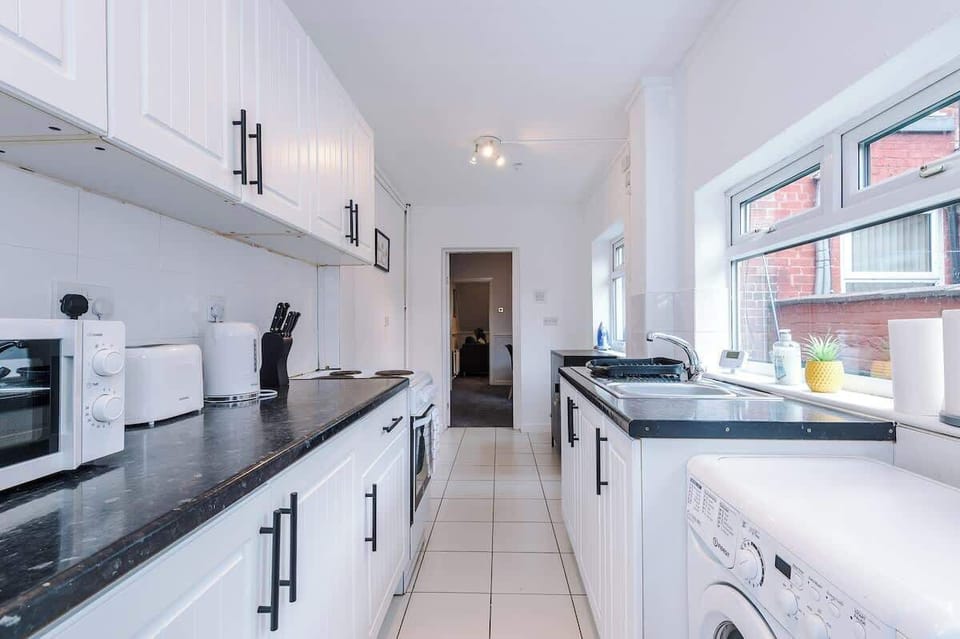 This kitchen has it all, making it easy for you to cook, dine, and enjoy your meals just like at home