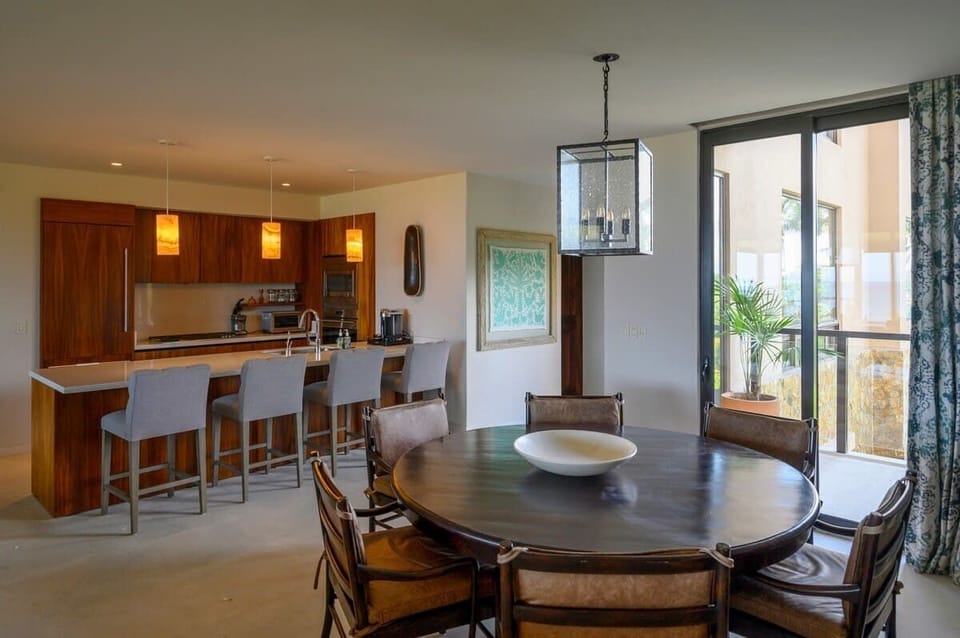 Gourmet kitchen, fully equipped