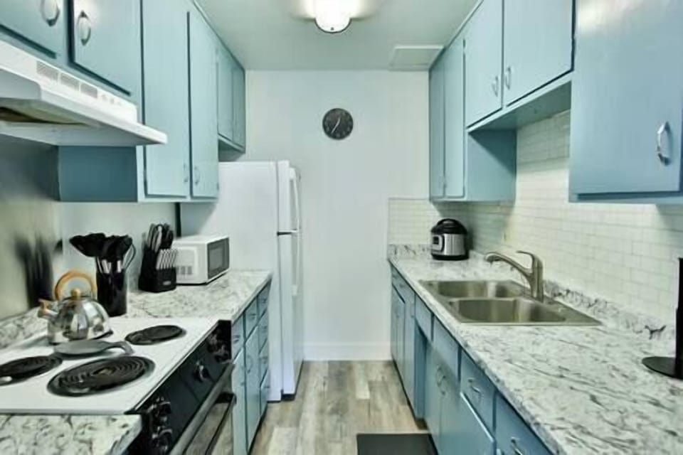 Kitchen (2)
