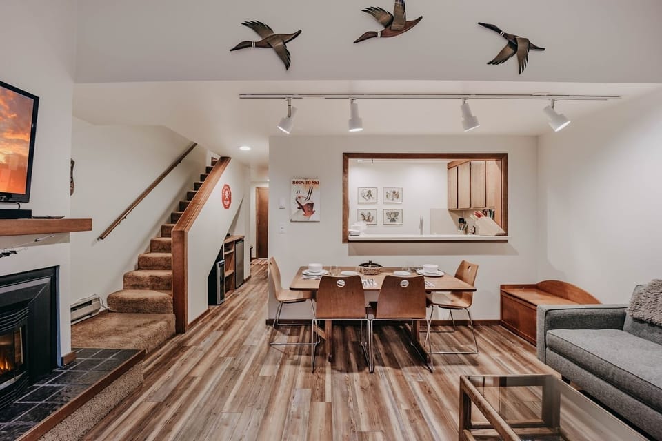 Indoors, Furniture, Living Room, Home Decor, Table