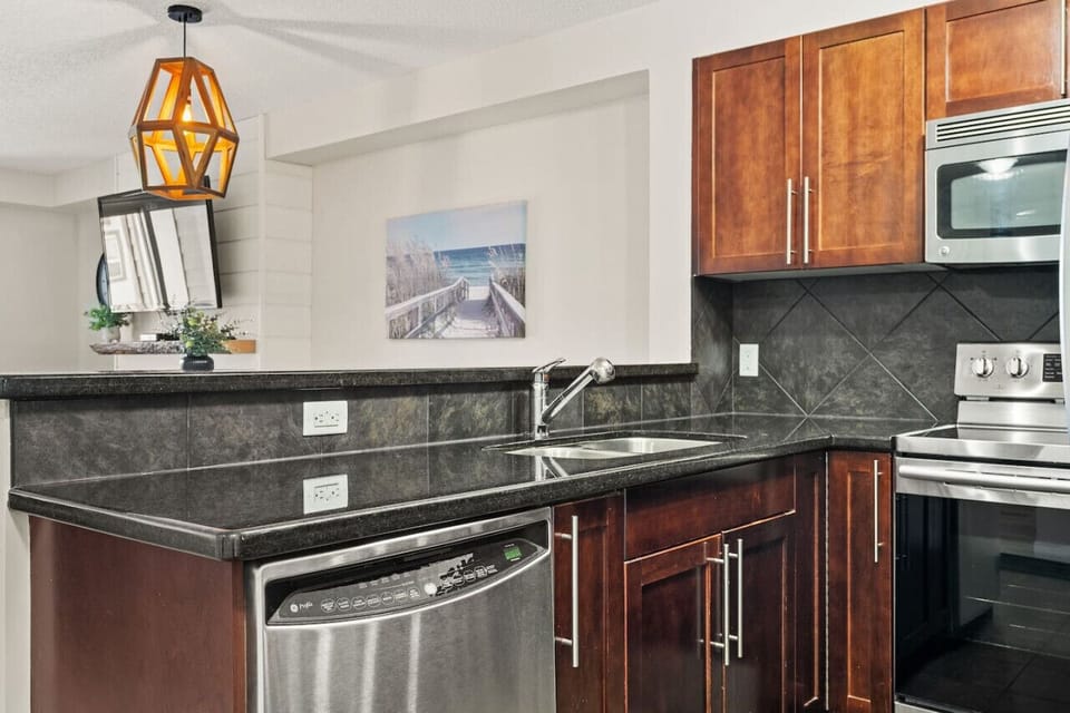 Full kitchen.