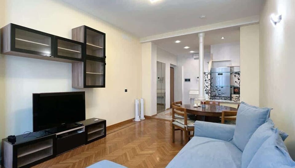 Large, very bright living room