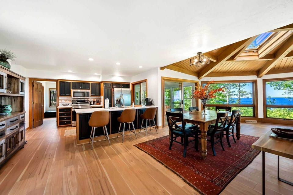 Dining & Kitchen