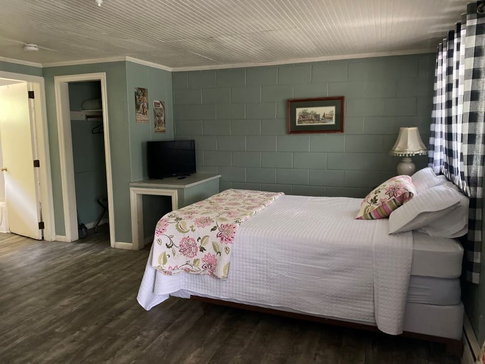 Suite20620Front20Bedroom201