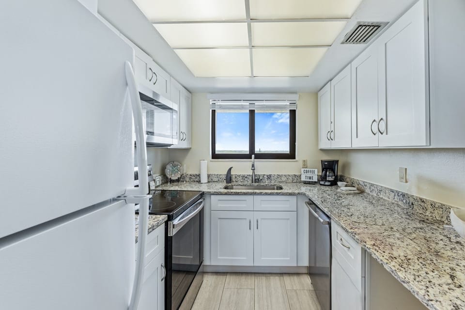 Beautifully updated kitchen with granite counter tops and all your cooking essentials.