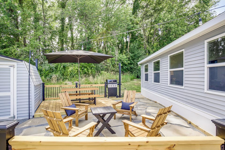 Patio | Gas Grill | Picnic Table | Lounge Seating